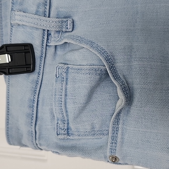 SIZE 16 OLD NAVY WOMAN'S DENIM SHORTS - Picture 4 of 9